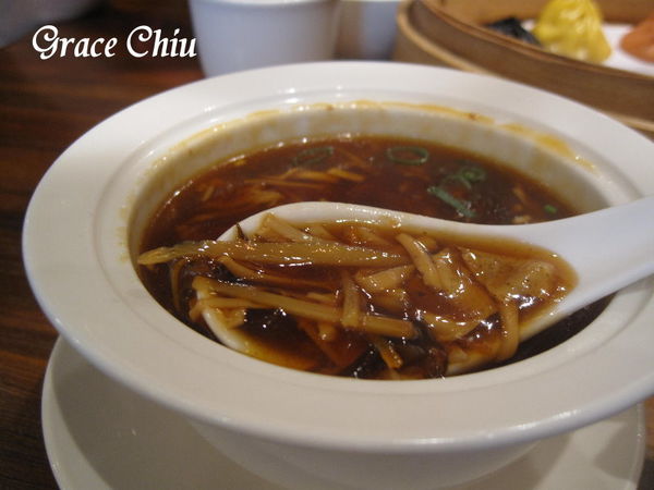 樂天皇朝酸辣湯 八色小籠包 新加坡餐廳 來自新加坡 台北小籠包 信義區中式