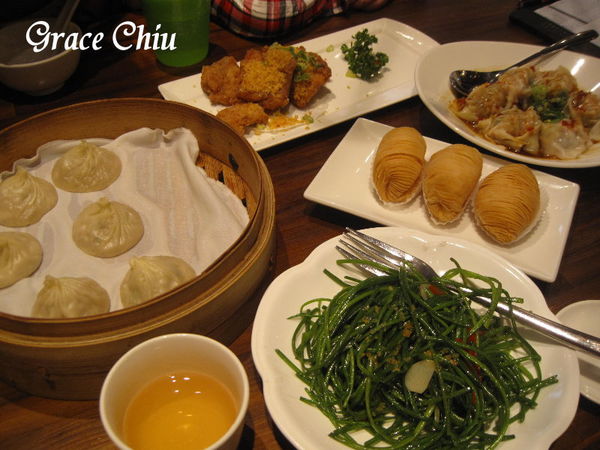 樂天皇朝 微風信義 八色小籠包 新加坡小籠包 來自新加坡