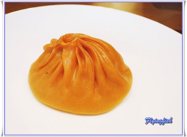 樂天皇朝(微風信義)： ✜ 繽紛吸睛、吃過尚嘻華ㄟ過鹹水八味馬卡龍小籠包！ -「樂天皇朝(微風信義店)」(初訪) ٩(๑❛ᴗ❛๑)۶