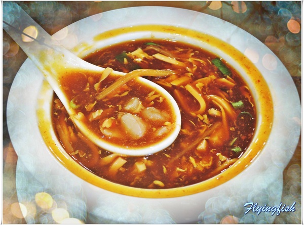 樂天皇朝(微風信義)： ✜ 繽紛吸睛、吃過尚嘻華ㄟ過鹹水八味馬卡龍小籠包！ -「樂天皇朝(微風信義店)」(初訪) ٩(๑❛ᴗ❛๑)۶