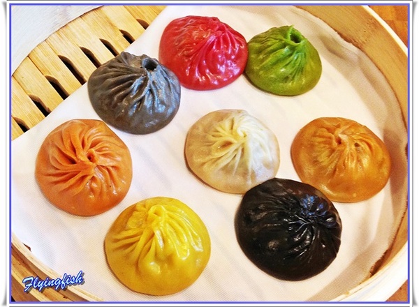 樂天皇朝(微風信義)： ✜ 繽紛吸睛、吃過尚嘻華ㄟ過鹹水八味馬卡龍小籠包！ -「樂天皇朝(微風信義店)」(初訪) ٩(๑❛ᴗ❛๑)۶