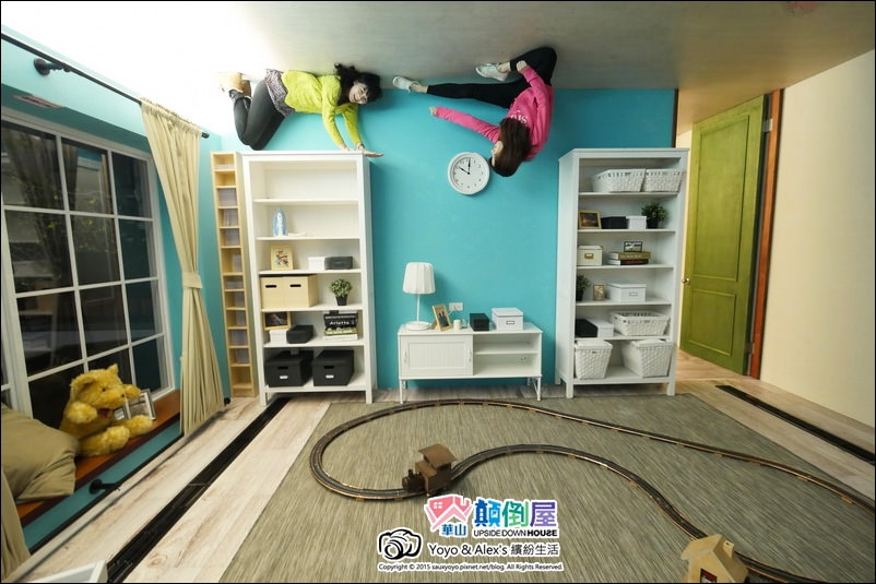 【台北 展覽】反轉世界華山顛倒屋 ~ 一起進入電影全面啟動、顛倒世界般的超現實顛倒世界 反轉世界超有趣!!! / 華山1914文創園區森林劇場 / 捷運忠孝新生