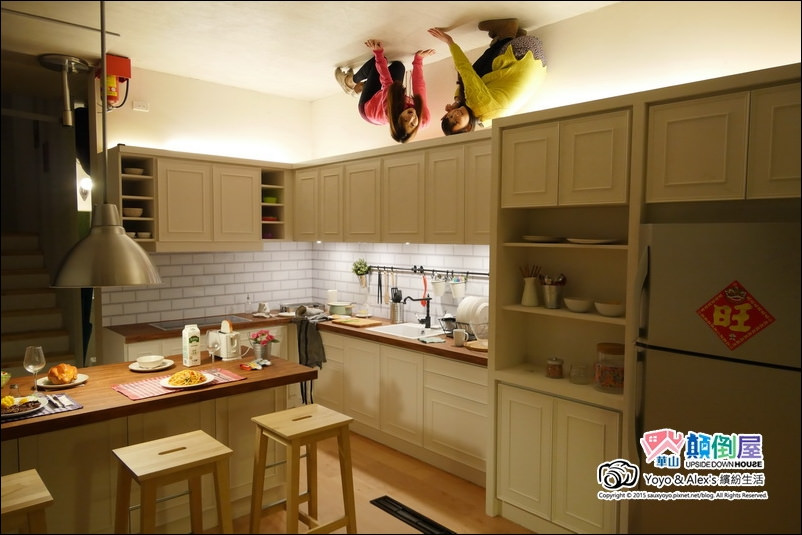 【台北 展覽】反轉世界華山顛倒屋 ~ 一起進入電影全面啟動、顛倒世界般的超現實顛倒世界 反轉世界超有趣!!! / 華山1914文創園區森林劇場 / 捷運忠孝新生