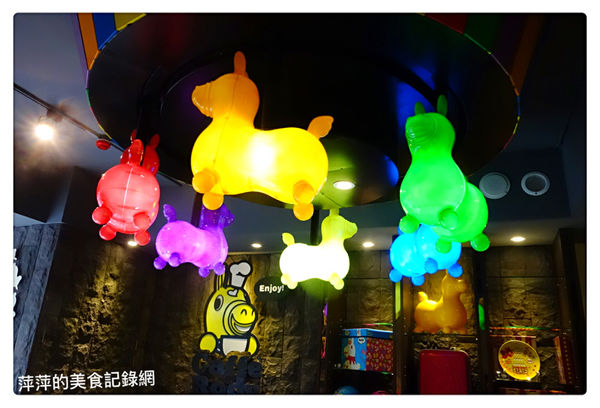Caffe Rody 主題餐廳 ~ 跳跳馬Jump到台北東區.被Rody包圍了 - 捷運忠孝敦化站