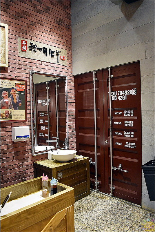 秋刀鬪肥牛:台中好吃丼飯附生菜味噌湯瓶裝飲料吃到飽。秋刀鬪肥牛。食材用料都很實在吃過就愛上它@商妮吃喝遊樂