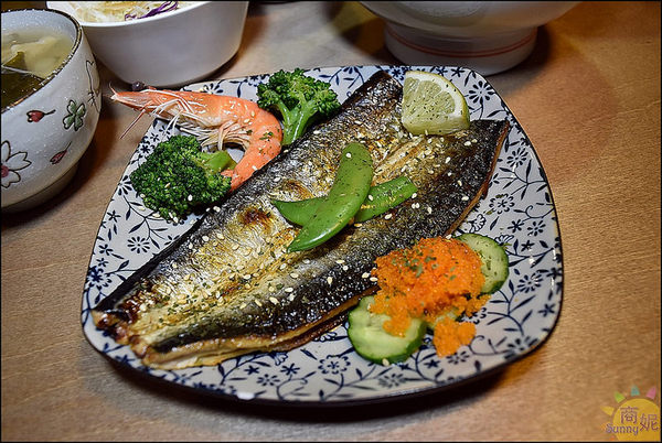 秋刀鬪肥牛:台中好吃丼飯附生菜味噌湯瓶裝飲料吃到飽。秋刀鬪肥牛。食材用料都很實在吃過就愛上它@商妮吃喝遊樂