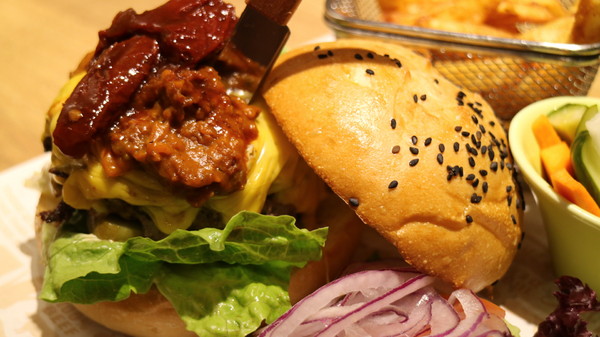 Fanier chef’s burger 費尼主廚漢堡(台北忠孝店)：【台北美食】Fanier chef's burger 費尼主廚漢堡-台北忠孝店