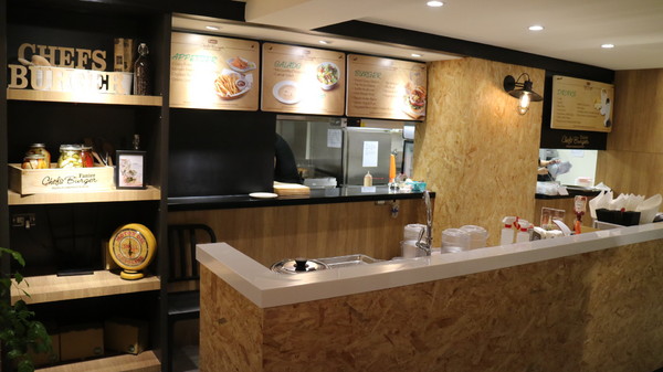 Fanier chef’s burger 費尼主廚漢堡(台北忠孝店)：【台北美食】Fanier chef's burger 費尼主廚漢堡-台北忠孝店