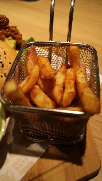 Fanier chef’s burger 費尼主廚漢堡(台北忠孝店)：【台北美食】Fanier chef's burger 費尼主廚漢堡-台北忠孝店