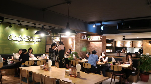 Fanier chef’s burger 費尼主廚漢堡(台北忠孝店)：【台北美食】Fanier chef's burger 費尼主廚漢堡-台北忠孝店