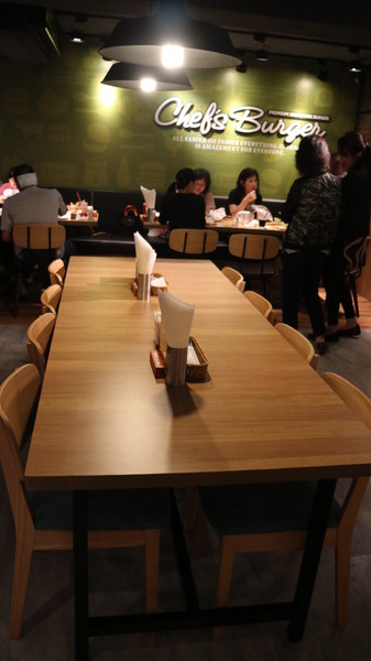 Fanier chef’s burger 費尼主廚漢堡(台北忠孝店)：【台北美食】Fanier chef's burger 費尼主廚漢堡-台北忠孝店