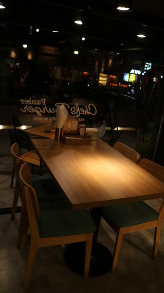 Fanier chef’s burger 費尼主廚漢堡(台北忠孝店)：【台北美食】Fanier chef's burger 費尼主廚漢堡-台北忠孝店