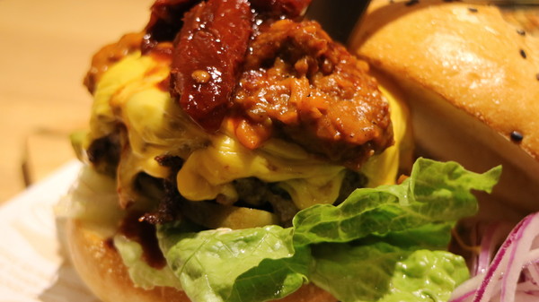 Fanier chef’s burger 費尼主廚漢堡(台北忠孝店)：【台北美食】Fanier chef's burger 費尼主廚漢堡-台北忠孝店