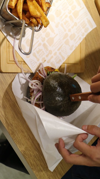 Fanier chef’s burger 費尼主廚漢堡(台北忠孝店)：【台北美食】Fanier chef's burger 費尼主廚漢堡-台北忠孝店