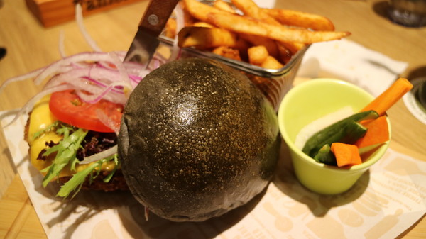 Fanier chef’s burger 費尼主廚漢堡(台北忠孝店)：【台北美食】Fanier chef's burger 費尼主廚漢堡-台北忠孝店
