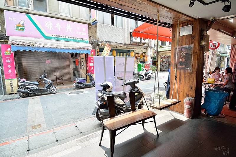 士林夜市美食-珍煮丹黑糖飲品專賣:好香的黑糖珍珠鮮奶與泰式奶茶加珍珠,捷運劍潭站