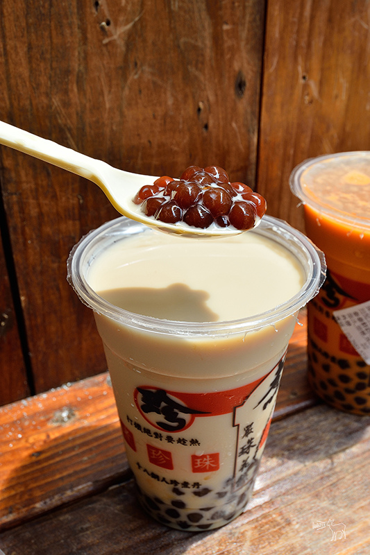 士林夜市美食-珍煮丹黑糖飲品專賣:好香的黑糖珍珠鮮奶與泰式奶茶加珍珠,捷運劍潭站