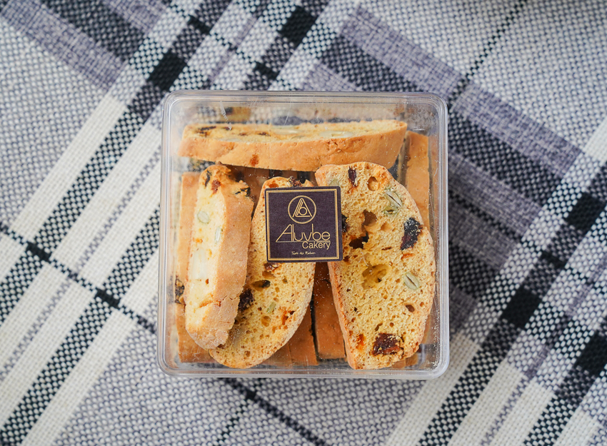 [高雄]艾樂比手作烘焙坊-冬季限定必吃!紅遍全台的重量級法式草莓蛋糕 - 美食好芃友