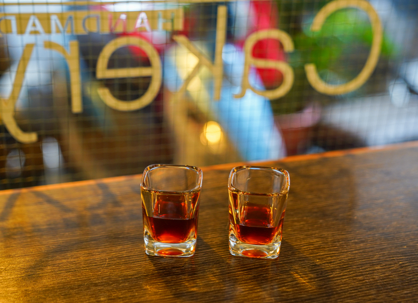 [高雄]艾樂比手作烘焙坊-冬季限定必吃!紅遍全台的重量級法式草莓蛋糕 - 美食好芃友