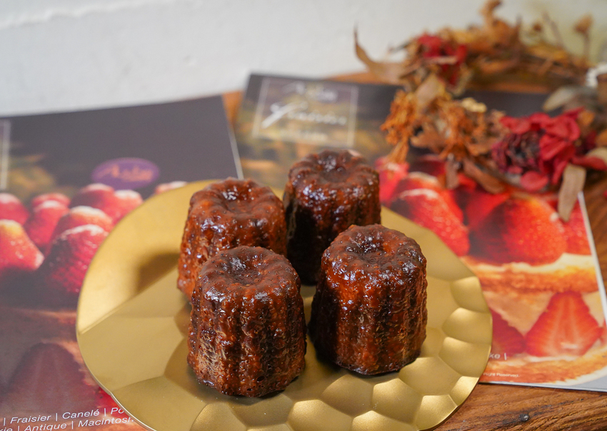 [高雄]艾樂比手作烘焙坊-冬季限定必吃!紅遍全台的重量級法式草莓蛋糕 - 美食好芃友