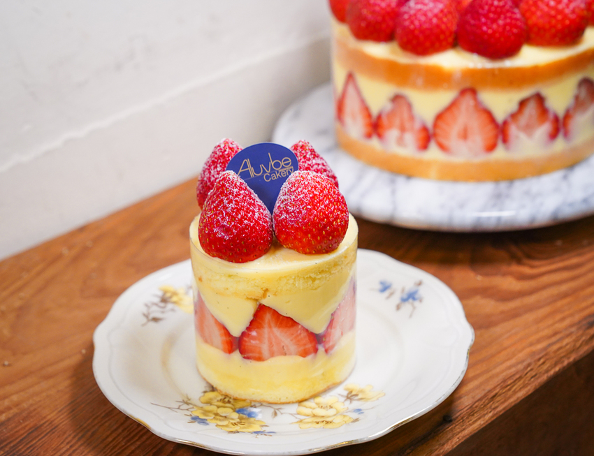 [高雄]艾樂比手作烘焙坊-冬季限定必吃!紅遍全台的重量級法式草莓蛋糕 - 美食好芃友