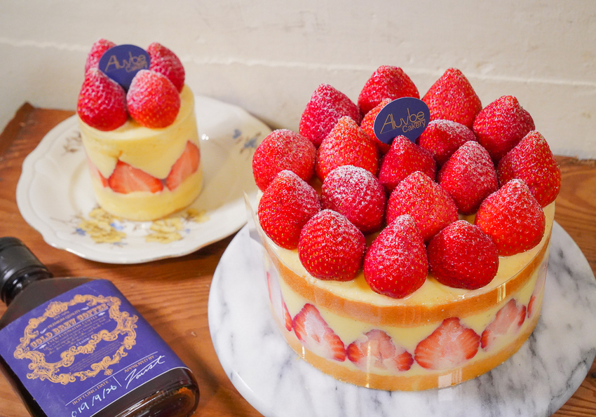 [高雄]艾樂比手作烘焙坊-冬季限定必吃!紅遍全台的重量級法式草莓蛋糕 - 美食好芃友