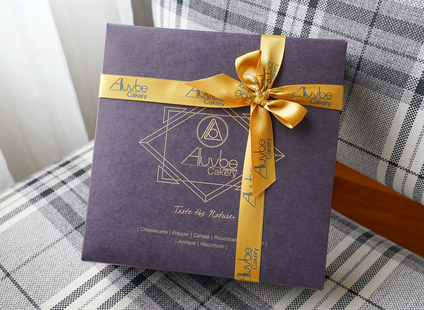 [高雄]艾樂比手作烘焙坊-冬季限定必吃!紅遍全台的重量級法式草莓蛋糕 - 美食好芃友