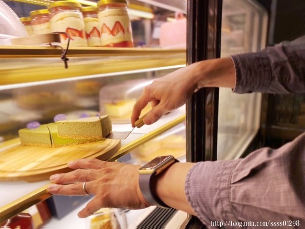 高雄甜點推薦【艾樂比手作烘焙坊】老屋夢幻甜點饗宴！全台必吃法式草莓蛋糕在這！蛋糕/點心/禮盒都搶手