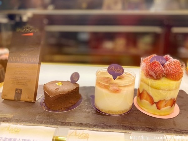 高雄甜點推薦【艾樂比手作烘焙坊】老屋夢幻甜點饗宴！全台必吃法式草莓蛋糕在這！蛋糕/點心/禮盒都搶手