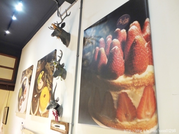 高雄甜點推薦【艾樂比手作烘焙坊】老屋夢幻甜點饗宴！全台必吃法式草莓蛋糕在這！蛋糕/點心/禮盒都搶手