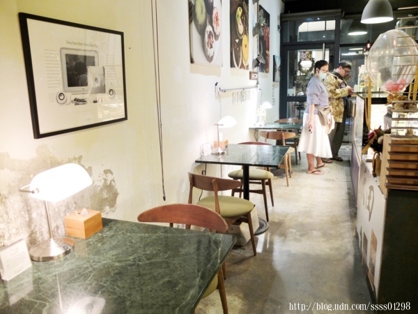 高雄甜點推薦【艾樂比手作烘焙坊】老屋夢幻甜點饗宴！全台必吃法式草莓蛋糕在這！蛋糕/點心/禮盒都搶手