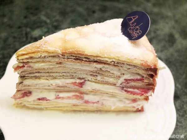 高雄甜點推薦【艾樂比手作烘焙坊】老屋夢幻甜點饗宴！全台必吃法式草莓蛋糕在這！蛋糕/點心/禮盒都搶手