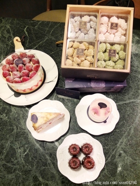 高雄甜點推薦【艾樂比手作烘焙坊】老屋夢幻甜點饗宴！全台必吃法式草莓蛋糕在這！蛋糕/點心/禮盒都搶手