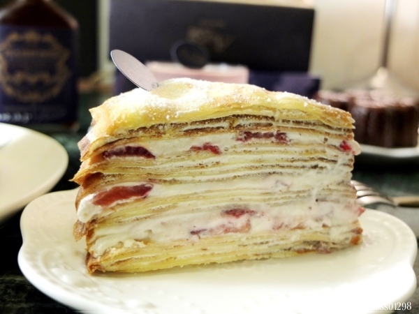 高雄甜點推薦【艾樂比手作烘焙坊】老屋夢幻甜點饗宴！全台必吃法式草莓蛋糕在這！蛋糕/點心/禮盒都搶手