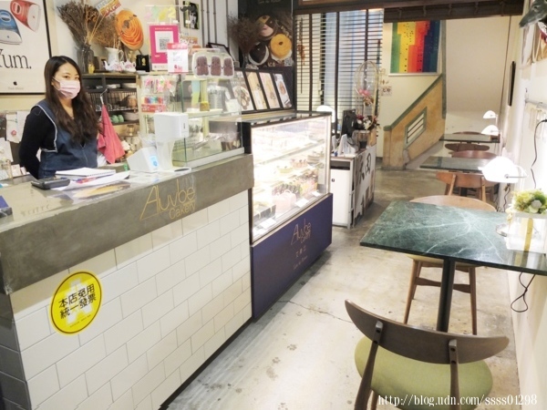 高雄甜點推薦【艾樂比手作烘焙坊】老屋夢幻甜點饗宴！全台必吃法式草莓蛋糕在這！蛋糕/點心/禮盒都搶手