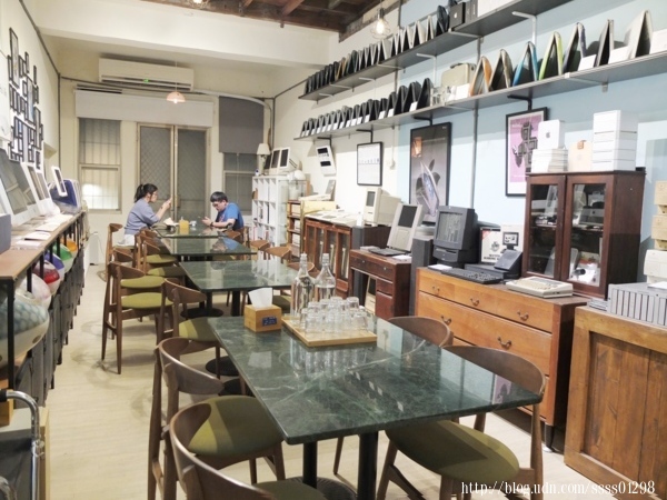 高雄甜點推薦【艾樂比手作烘焙坊】老屋夢幻甜點饗宴！全台必吃法式草莓蛋糕在這！蛋糕/點心/禮盒都搶手