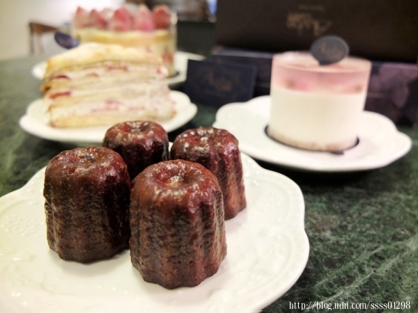 高雄甜點推薦【艾樂比手作烘焙坊】老屋夢幻甜點饗宴！全台必吃法式草莓蛋糕在這！蛋糕/點心/禮盒都搶手