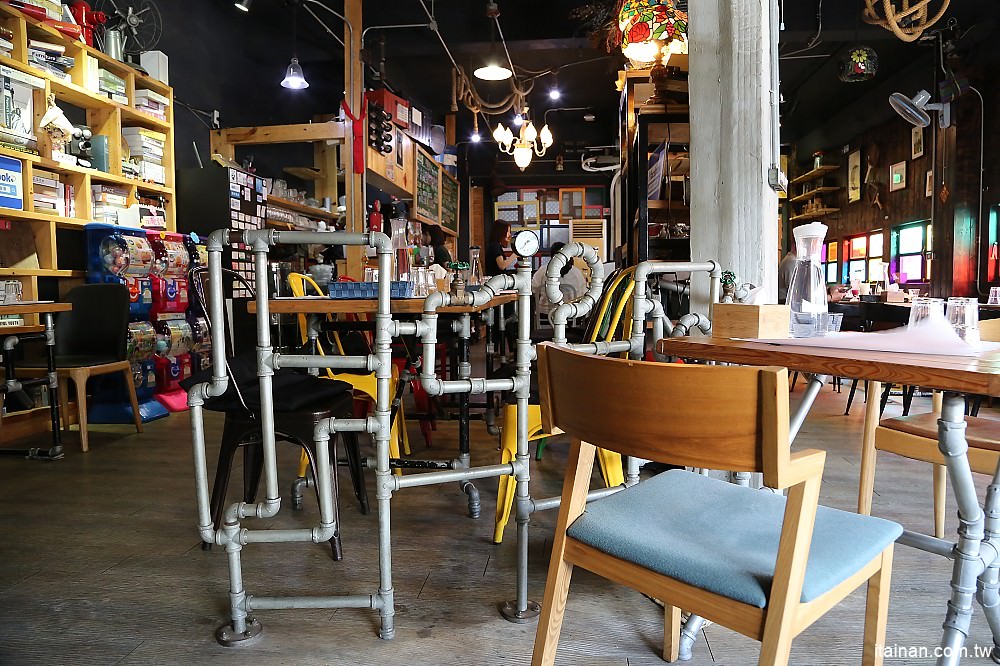 台南美食｜鐵木匠複合式餐廳~復古工業風秘密基地裡視覺與味覺的高CP值餐廳｜火鍋｜燉飯｜義大利麵 - 台南好Food遊