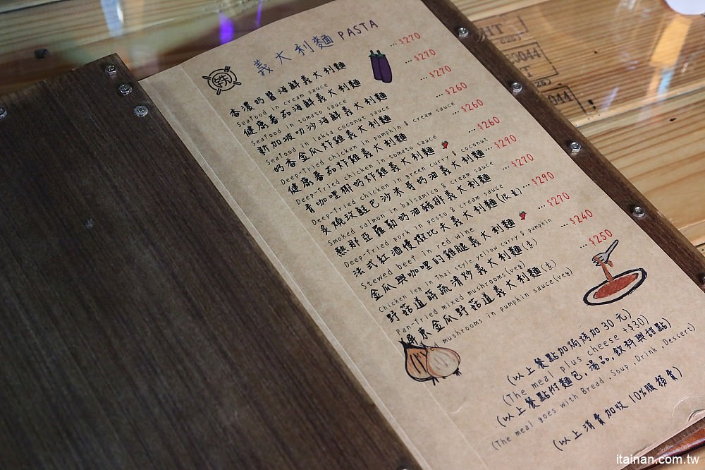 台南美食｜鐵木匠複合式餐廳~復古工業風秘密基地裡視覺與味覺的高CP值餐廳｜火鍋｜燉飯｜義大利麵 - 台南好Food遊