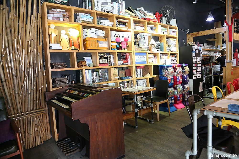 台南美食｜鐵木匠複合式餐廳~復古工業風秘密基地裡視覺與味覺的高CP值餐廳｜火鍋｜燉飯｜義大利麵 - 台南好Food遊