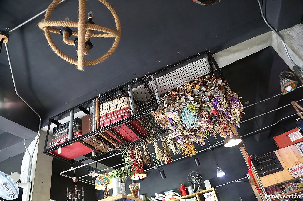 台南美食｜鐵木匠複合式餐廳~復古工業風秘密基地裡視覺與味覺的高CP值餐廳｜火鍋｜燉飯｜義大利麵 - 台南好Food遊