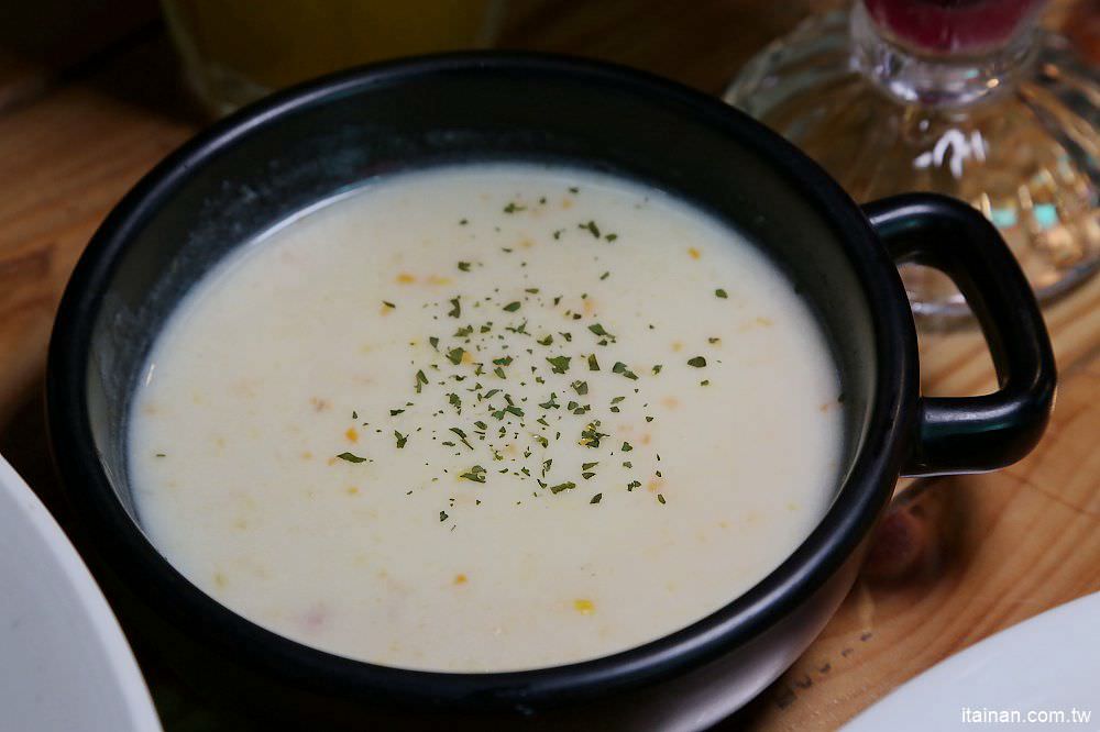 台南美食｜鐵木匠複合式餐廳~復古工業風秘密基地裡視覺與味覺的高CP值餐廳｜火鍋｜燉飯｜義大利麵 - 台南好Food遊