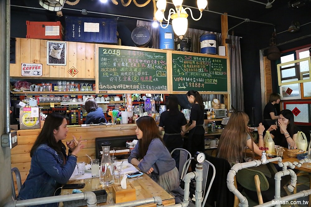 台南美食｜鐵木匠複合式餐廳~復古工業風秘密基地裡視覺與味覺的高CP值餐廳｜火鍋｜燉飯｜義大利麵 - 台南好Food遊