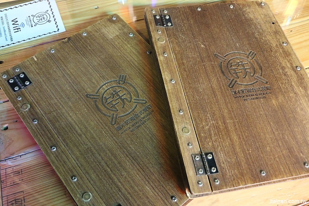 台南美食｜鐵木匠複合式餐廳~復古工業風秘密基地裡視覺與味覺的高CP值餐廳｜火鍋｜燉飯｜義大利麵 - 台南好Food遊