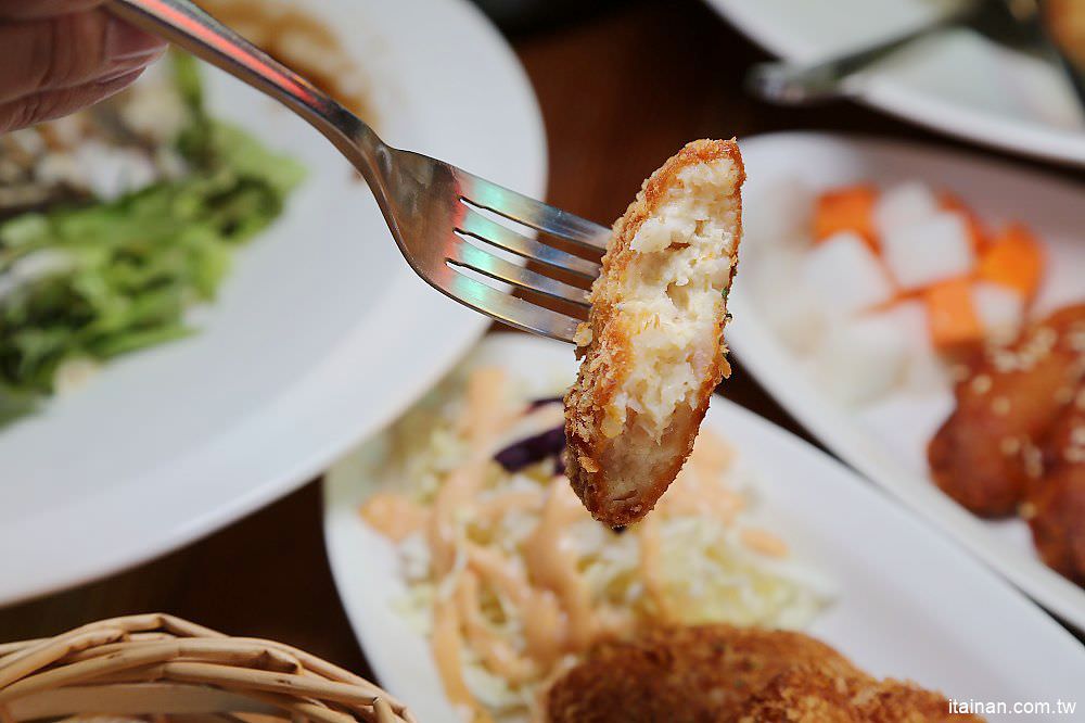 台南美食｜鐵木匠複合式餐廳~復古工業風秘密基地裡視覺與味覺的高CP值餐廳｜火鍋｜燉飯｜義大利麵 - 台南好Food遊