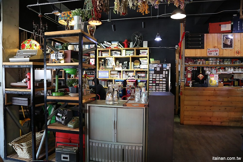 台南美食｜鐵木匠複合式餐廳~復古工業風秘密基地裡視覺與味覺的高CP值餐廳｜火鍋｜燉飯｜義大利麵 - 台南好Food遊