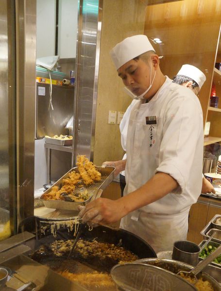 金子半之助:金子半之助 ♥ 日本天丼專賣店 ♥ 排隊人氣名店 ♥ 台北微風美食廣場 金子半之助:金子半之助 ♥ 日本天丼專賣店 ♥ 排隊人氣名店 ♥ 台北微風美食廣場