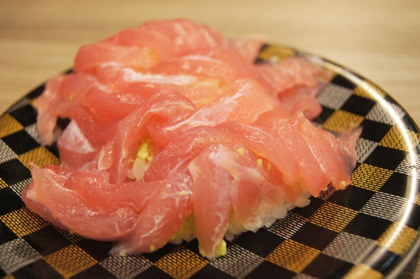 高雄 天晴迴轉壽司，精彩絕倫的鮪魚解體秀x頂級美味鮪魚大腹