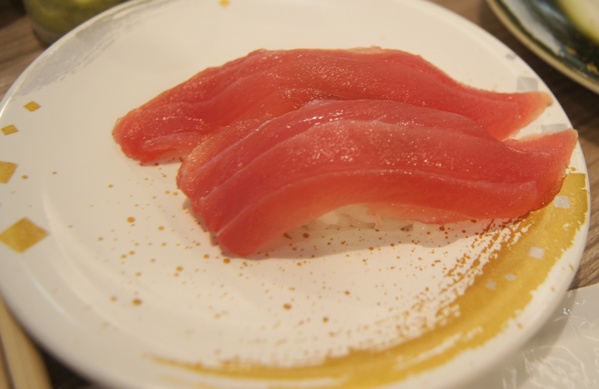 高雄 天晴迴轉壽司，精彩絕倫的鮪魚解體秀x頂級美味鮪魚大腹