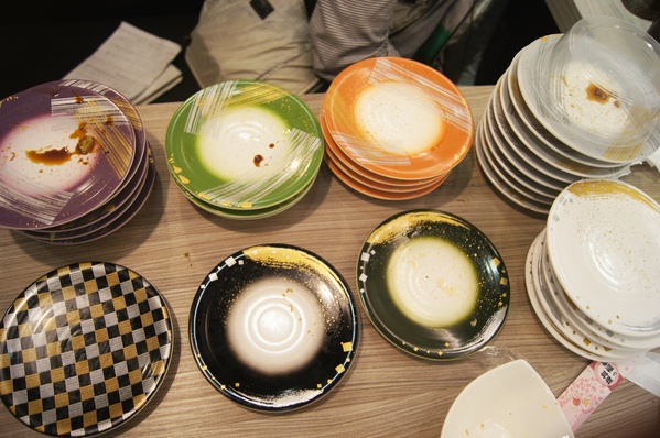 高雄 天晴迴轉壽司，精彩絕倫的鮪魚解體秀x頂級美味鮪魚大腹